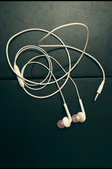 iShopping - Branded Wire Earphone Handsfree - White